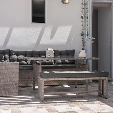 Aretis Plaka (Milos)