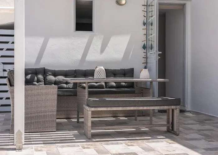 Aretis Plaka (Milos)