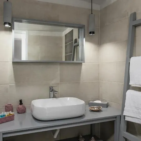 Aretis Villa Plaka (Milos)